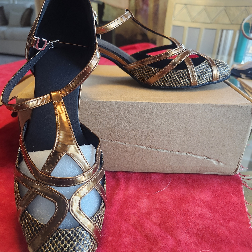 Ballroom Dance Shoes Elegant Bronze and Black Heels. Says Size 8 But Fits 8.5